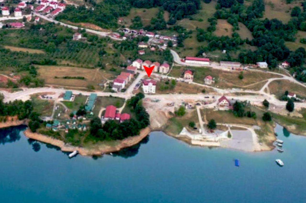 Zora Apartment Pluzine Bagian luar foto