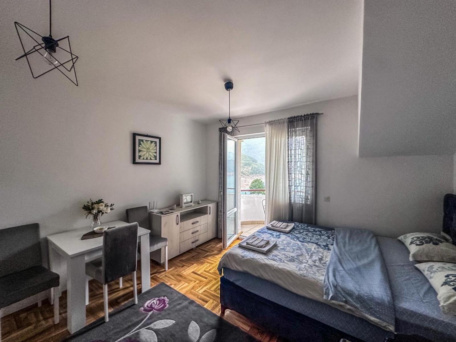 Zora Apartment Pluzine Bagian luar foto