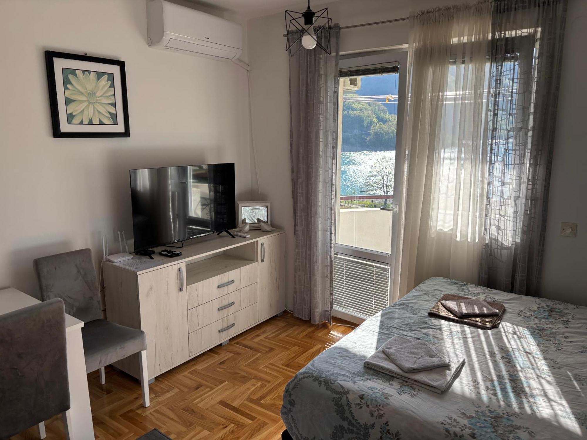 Zora Apartment Pluzine Bagian luar foto